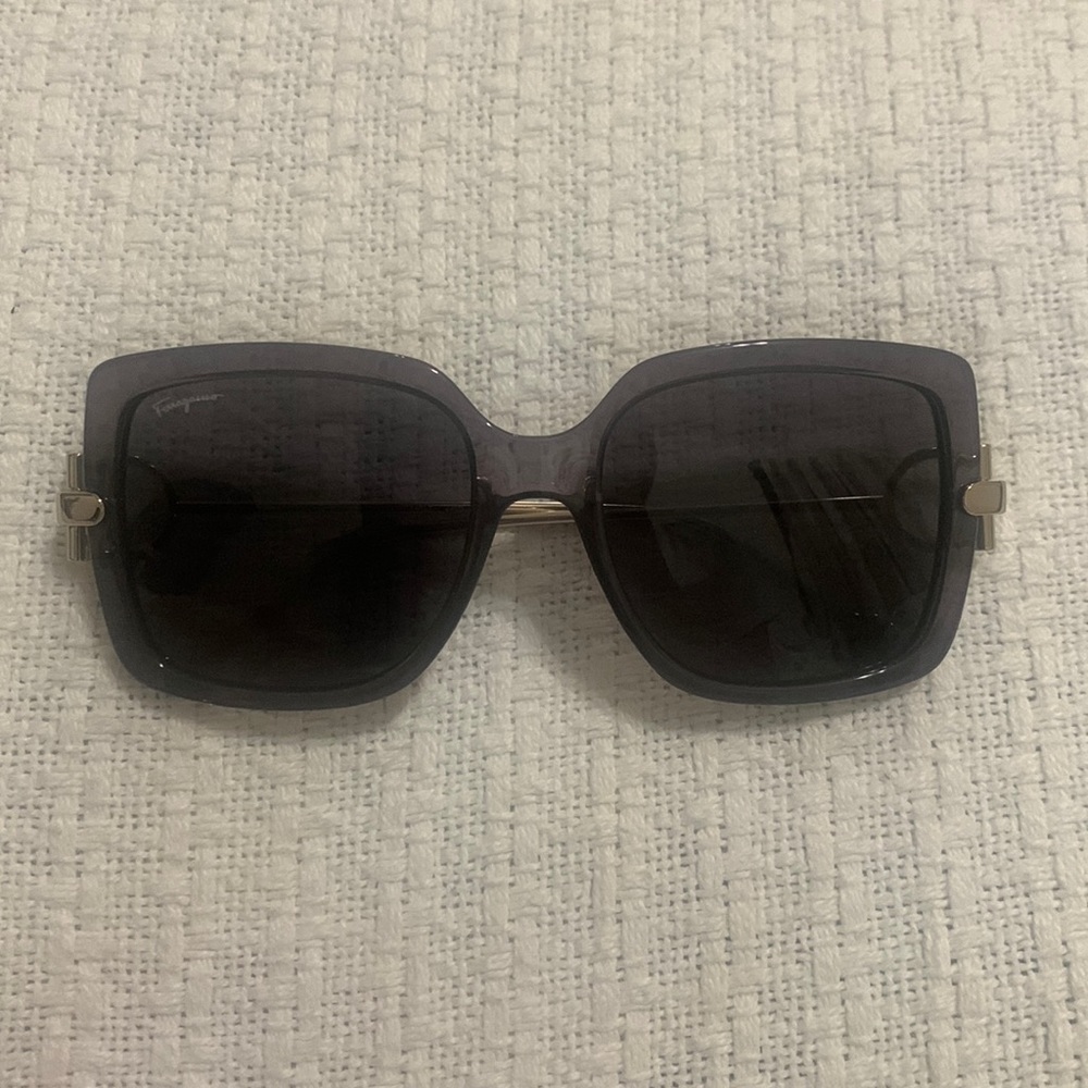 Nib Salvatore Ferragamo grey women’s sunglasses